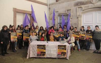 Baztan-Bidasoaldeko emakume feministek bat egin dute martxoaren 8ko grebarekin