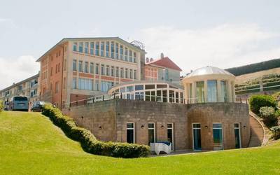 BALEIKE BAZKIDE KLUBA. Bi lagunentzako talasoterapia zirkuitua Zelaien