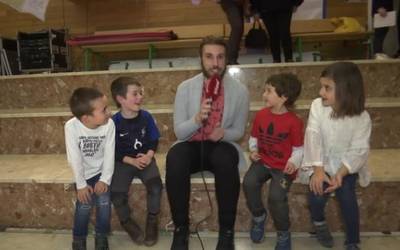Antzerki astea, artista txiki handiz betea