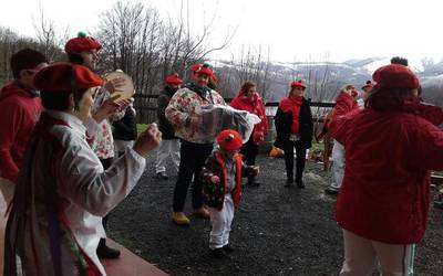 Superheroiak gaur, bailarako lehenengo inauterietan