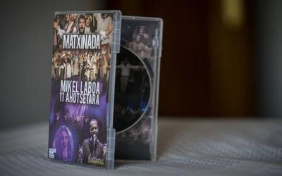 Kalean da 'Matxinada' eta 'Mikel Laboa 11 ahotsetara' ikuskizunak biltzen dituen DVDa