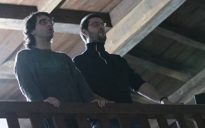 Antiguako ermita beteta, Isuo ta Kezman taldearen emanaldian