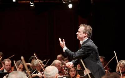 Donostiara autobusa doan, bertako orfeoia eta Vienako Gustav Mahler orkestra ikusteko
