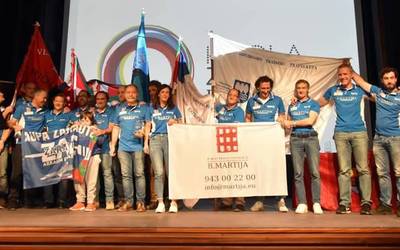 Badok 13 taldeak gizonezko kirol talde onenaren saria jaso du