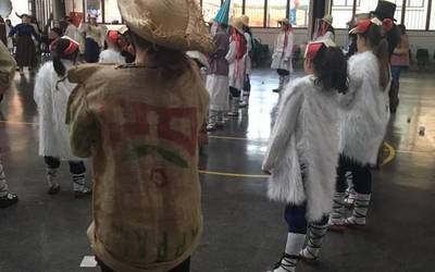 Indarra Euskal Kultur Elkartea, 40 urtez Gasteizko ihauteriak musikaz eta dantzaz blaitzen