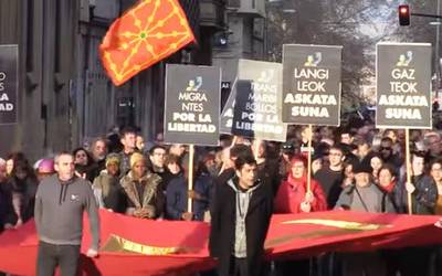 Faxismoaren aurka eta askatasunen alde, ehunka lagun kalean