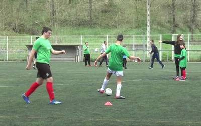 'Harmailatik' kronika: futbol egokituko topaketa