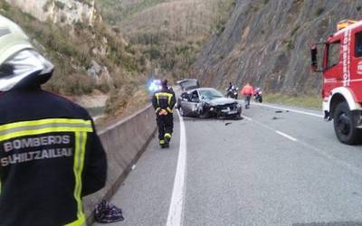 Motorzale bat hil da Oroz Betelun izandako istripuan
