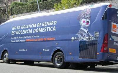 HazteOir muturreko taldearen autobusaren kontrako salaketa prest du Nafarroako Gobernuak