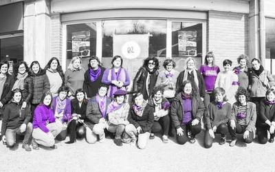 Greba feministara batu dira Aresketa Ikastolako emakume* langileak