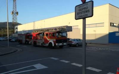 Abadiñon, enpresa bateko ke-kanpaian sua piztu da eta suhiltzaileek itzali dute