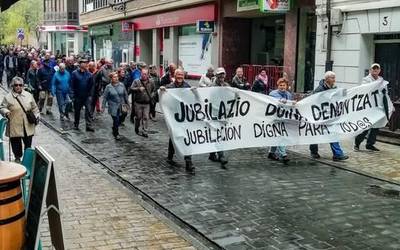 Jubilazio duinaren alde manifestazioan atera da gaur herriko pentsionista talde bat