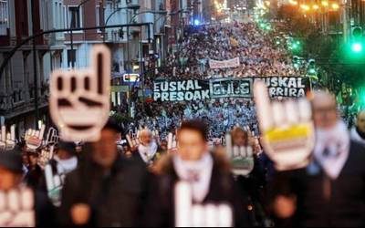 Bilboko zubiak beteko dituzte euskal preso gaixoen alde larunbatean