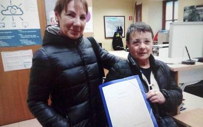 3.224 herritarren sinadurak Udalean utzi ditu Egoitza Kalera taldeak