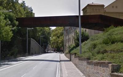 Labriteko pasarelan ez da karga probarik egingo segurtasuna bermatuta ez dagoelako
