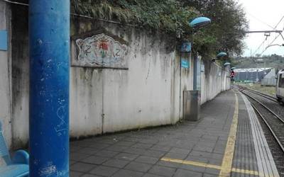 ETSk eta Arte Ederren Fakultateak tren geltokiko mosaikoa zaharberritzeko hitzarmena sinatu dute