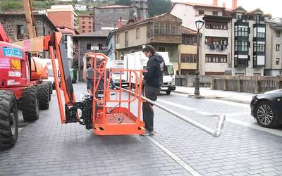 Lau garabi, euria simulatzeko