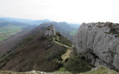 Kantsatzeke mendi taldeak antolatuta hilaren 28an irteera Toloño mendilerrora