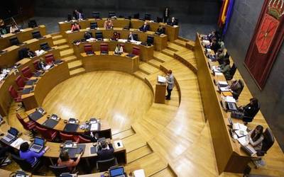 12 hautagaitza aurkeztu dituzte Nafarroako Parlamentuko hauteskundeetara