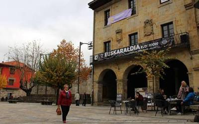 Greba mugagabea arazoa konpontzeko "irtenbide zentzuzkoena" ez dela, eta berriro langileekin negoziatzeko nahia azaldu du Elorrioko Udalak