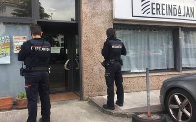 Lapurreta egin dute Arrasateko Ereindajan dendan