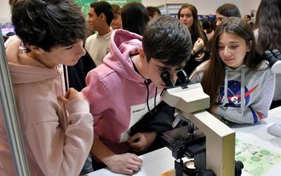 Maiatzaren 11n, Zientzia Azoka festa Bilboko Plaza Barrian