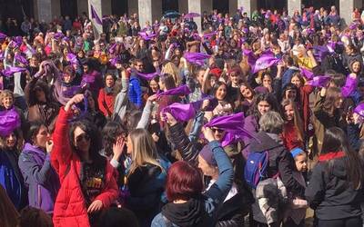 Hilero bilera irekiak antolatuko ditu Laudioko Mugimendu Feministak