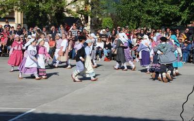 Erraldoi, buruhandi eta dantzariak protagonista otxomaioetako hirugarren egunean