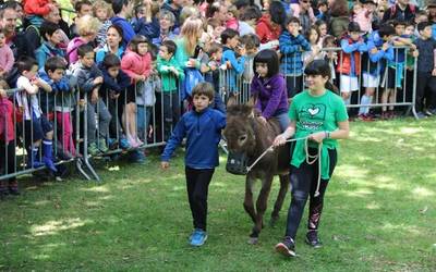 Erromeria giroak jendetza elkartu du Otala Zelain