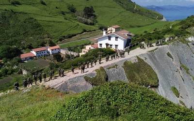 Espainiako militarren maniobrak, herrian