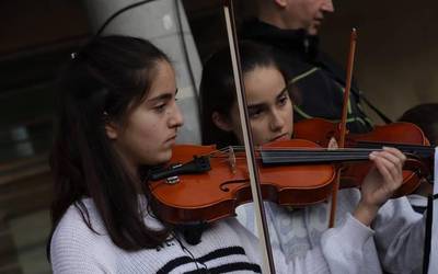 Leizarra musika eskolak ate irekiak egingo ditu, gaur