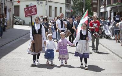 260 bat neska-mutiko izango dira domekan Aretxabaletako Haur Dantzarien Egunean