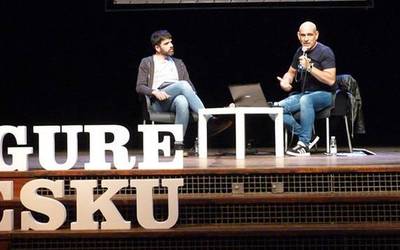 Erreferenduma buruan, sinadura bilketa  erraldoi bat egitea proposatu du Gure Eskuk