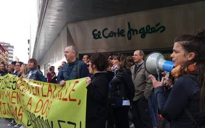 El Corte Inglesek bi langile "bidegabeki" kaleratu dituela salatu du LABek