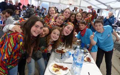 Bapo afaldu dute haur eta gurasoek parrilladan