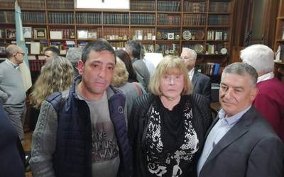 Juan Luis Merino zinegotzi ohia, Maria Servini epailearekin Argentinan
