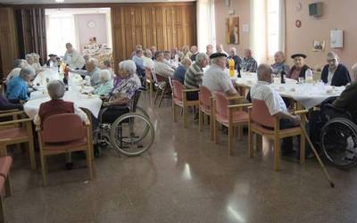 Elizondoko Zahar Etxearen pribatizazioak prekaritatean murgiltzea ekarriko duela salatu du LAB sindikatuak