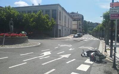 Auto eta moto baten arteko istripua izan da Ibaiondon