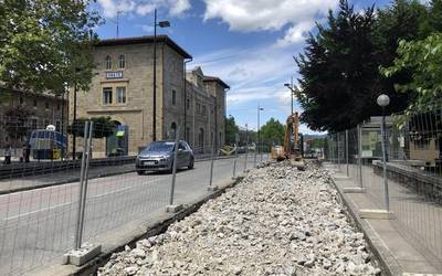 Postetxeko autobus geltokia tokiz aldatu dute, obrengatik