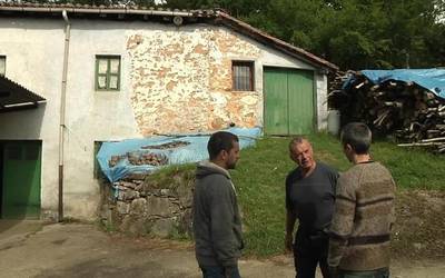 Cuatrovientos baserrian hamar urte AHTaren lanen ondorioengatik borrokan