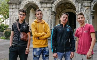 “Jendea ikusi dugu itsasoan hiltzen”