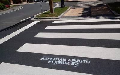 Apustu etxearen aurkako mezuak, hainbat zebrabidetan