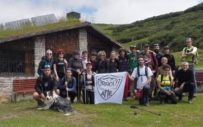 Aralarrera irteera egin dute giro ederrean