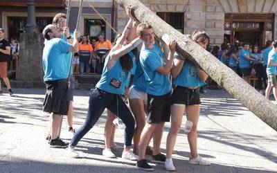 Morez jantziko da plaza makalaren igoerarako