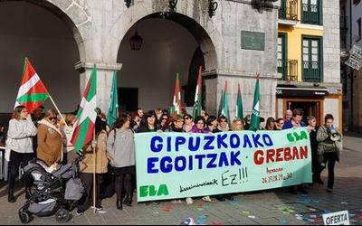 Adinekoen egoitzetako langileen borrokak ez du etenik