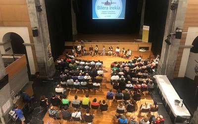 Herriko eragileekin bildu da Udal Gobernu berria