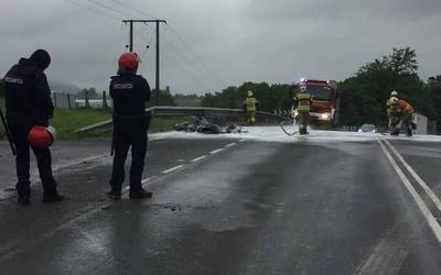 Metalgintzako grebalariek N-634 errepidea barrikadekin itxi dute, Zornotza parean