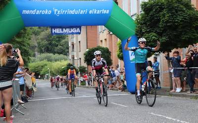 Iñaki Diaz Limousin Kartoiak taldekoak irabazi du Javier Ezenarro Oroitzarrea