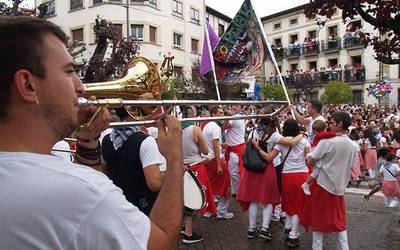 Azken egunak Altsasuko festetako kartelak aurkezteko