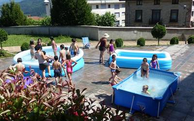 Goizez bakarrik eta udalekuetako neska-mutikoendako izango dira ur putzuak, gaur